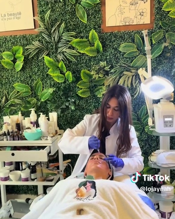 FaceLove treatment room
